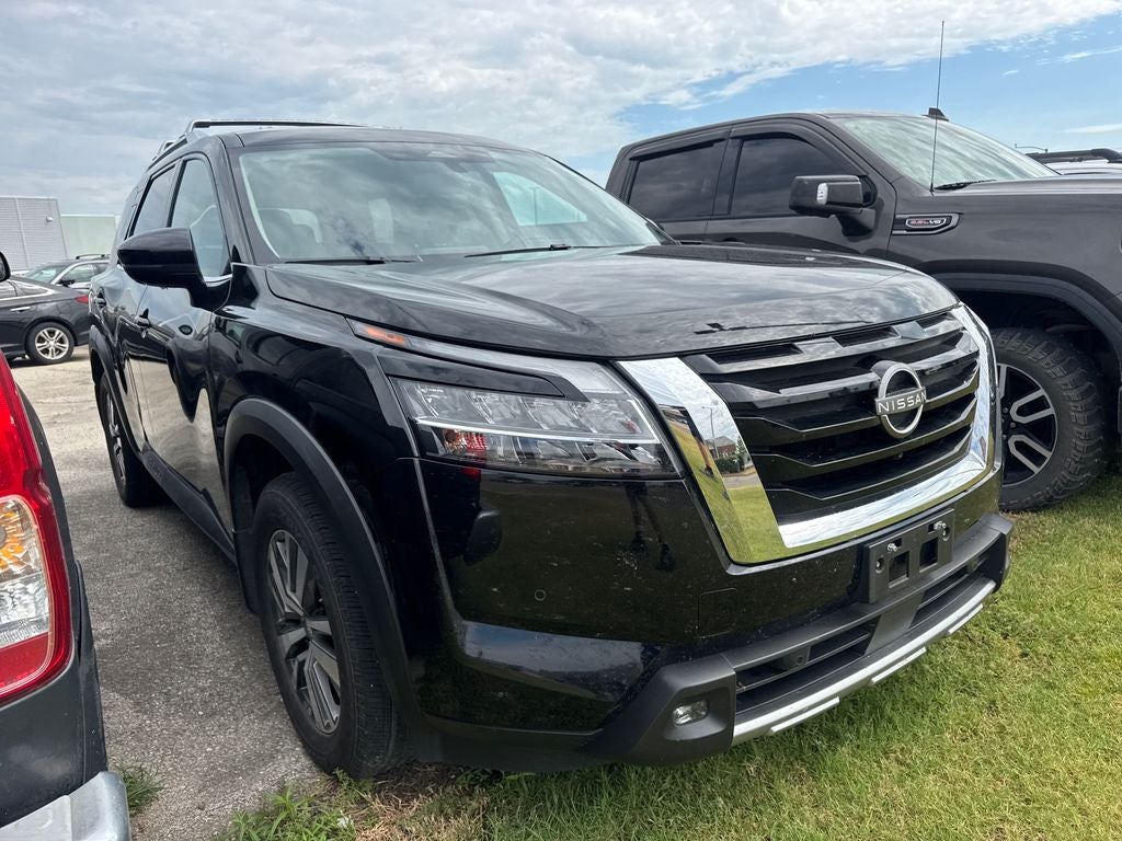 2022 Nissan Pathfinder SL