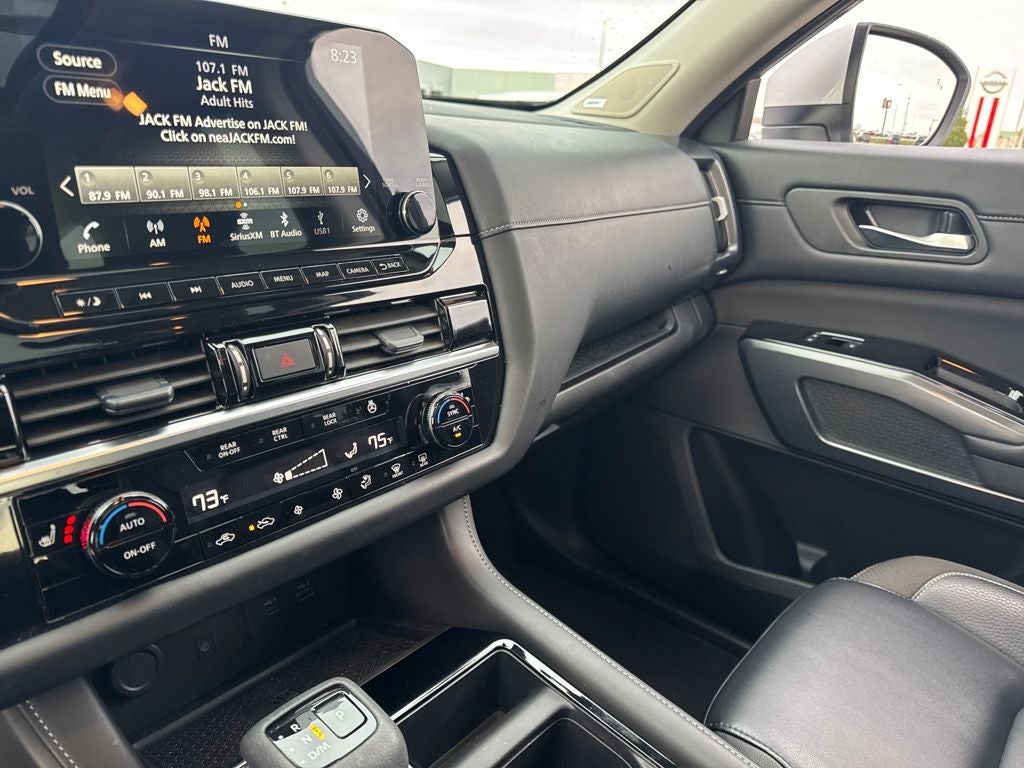 2024 Nissan Pathfinder SL