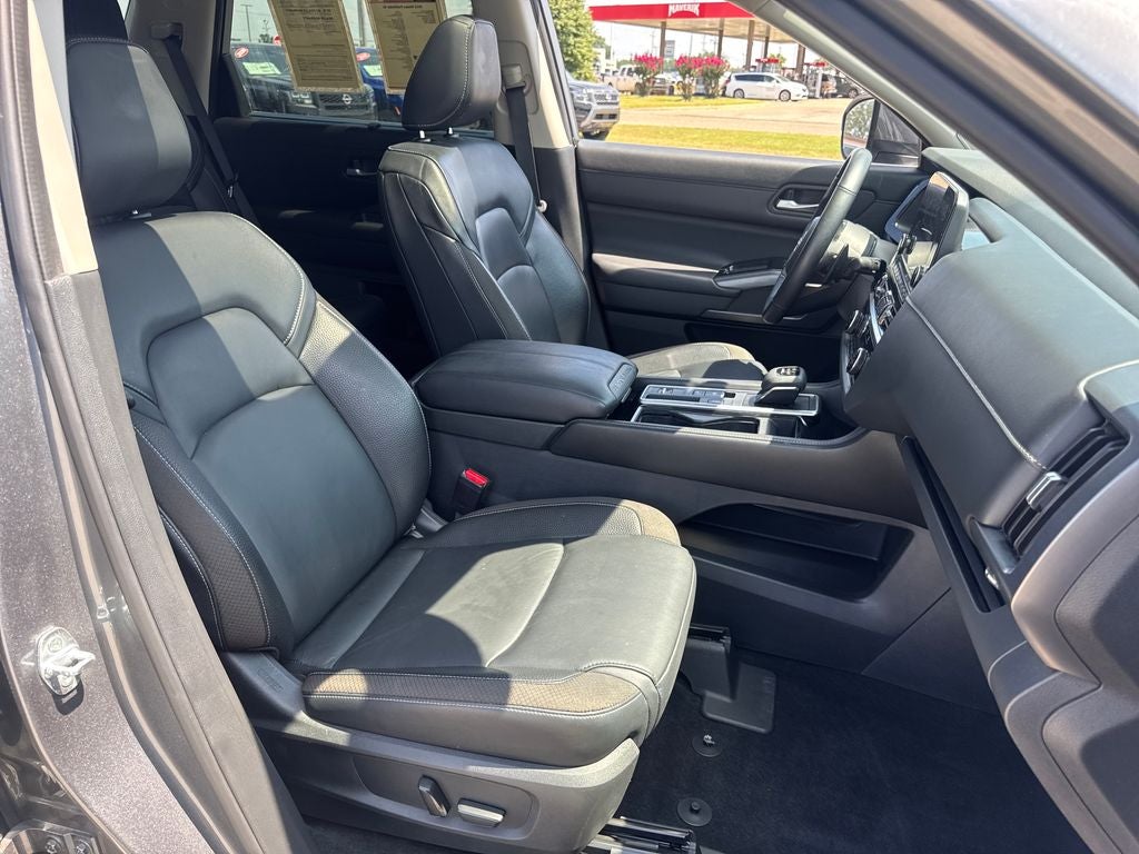 2022 Nissan Pathfinder SL