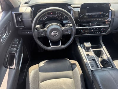 2022 Nissan Pathfinder SL