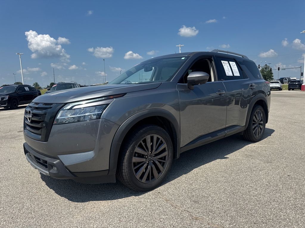 2022 Nissan Pathfinder SL