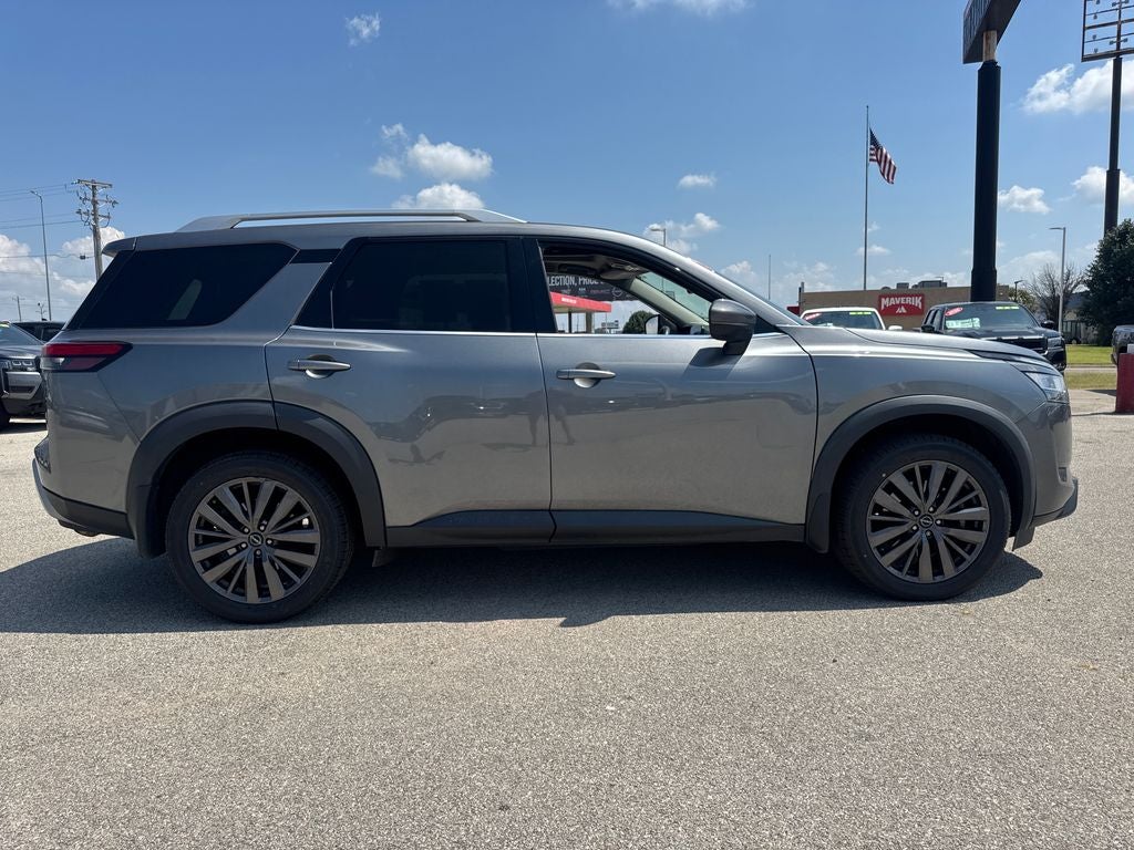 2022 Nissan Pathfinder SL
