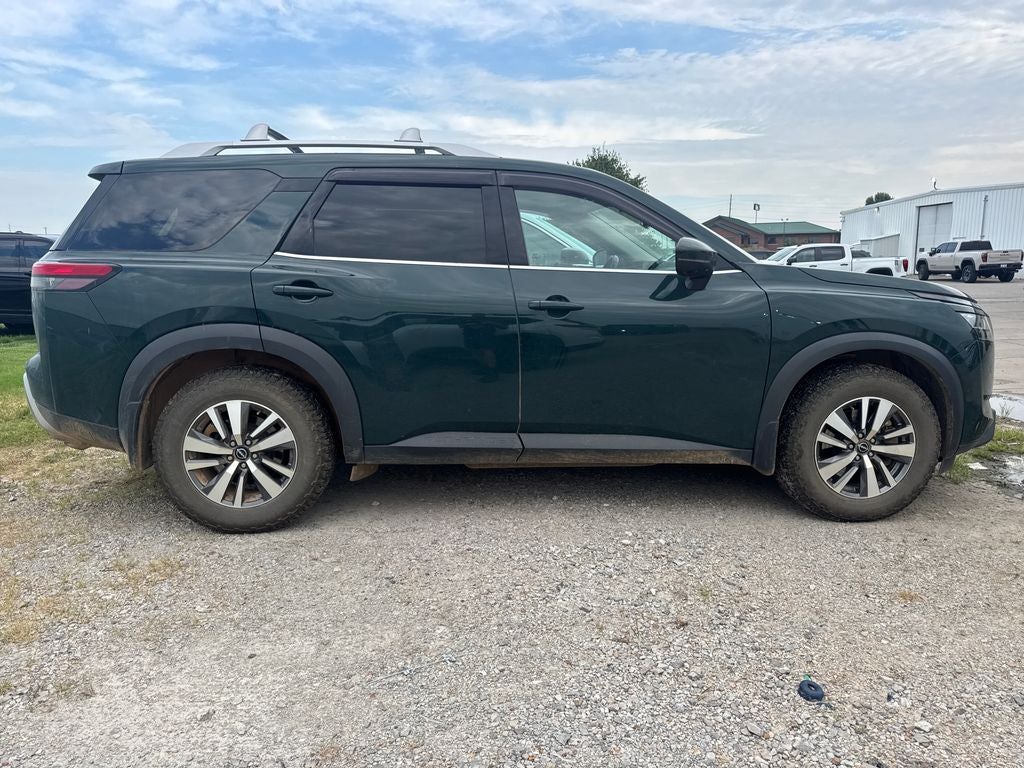 2023 Nissan Pathfinder SL