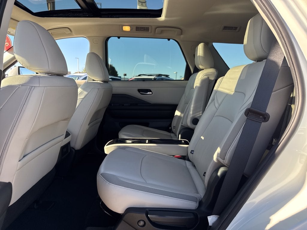 2024 Nissan Pathfinder SL