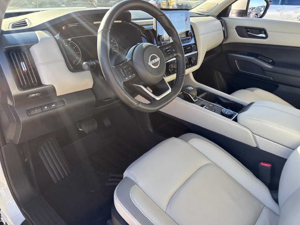 2024 Nissan Pathfinder SL