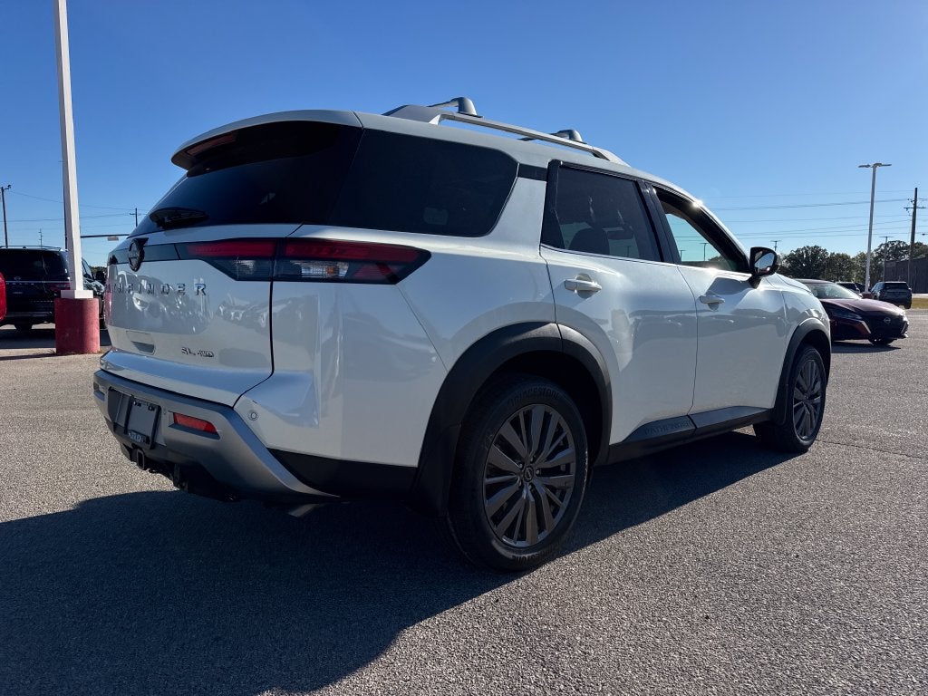 2024 Nissan Pathfinder SL