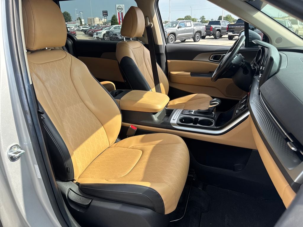 2023 Kia Carnival LX Seat Package